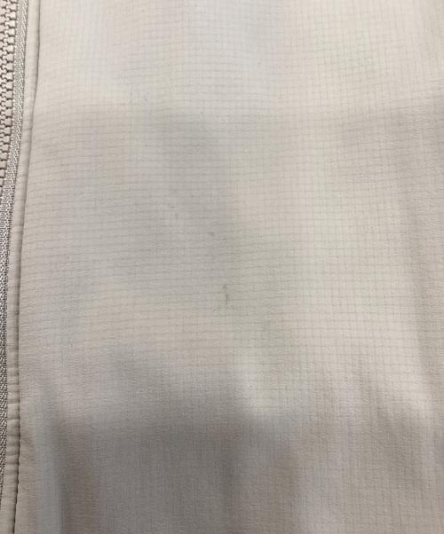 ARC'TERYX（アークテリクス）ARC'TERYX (アークテリクス) アトム ジャケット  ベージュ サイズ:Mの古着・服飾アイテム