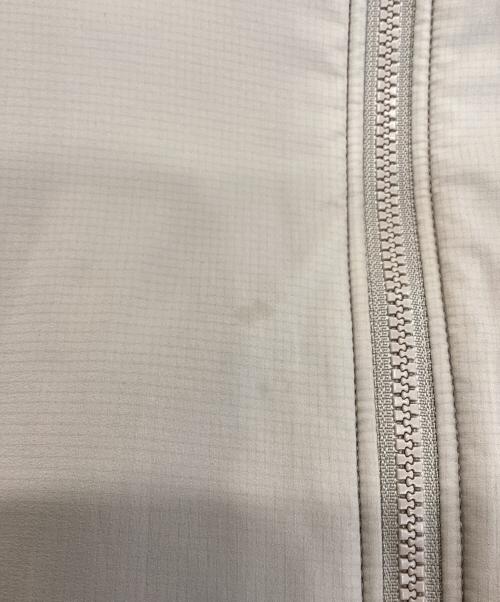 ARC'TERYX（アークテリクス）ARC'TERYX (アークテリクス) アトム ジャケット  ベージュ サイズ:Mの古着・服飾アイテム