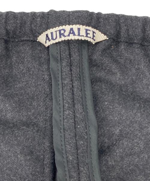AURALEE（オーラリー）AURALEE (オーラリー) WOOL FULLING FLANNEL DRAWSTRING PANTS グレーの古着・服飾アイテム