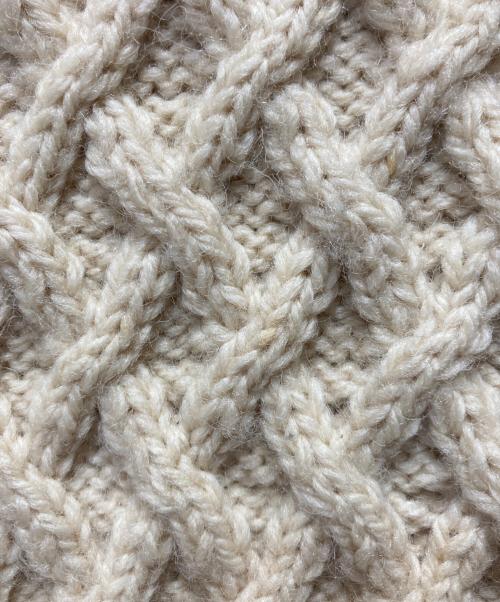 INVERALLAN（インバーアラン）INVERALLAN (インバーアラン) ケーブルニット ベージュ サイズ:ＦＲＥＥの古着・服飾アイテム