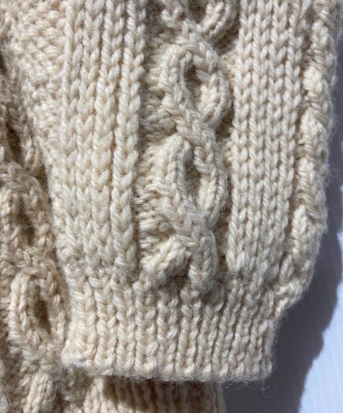 INVERALLAN（インバーアラン）INVERALLAN (インバーアラン) ケーブルニット ベージュ サイズ:ＦＲＥＥの古着・服飾アイテム