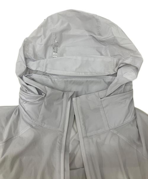 ARC'TERYX（アークテリクス）ARC'TERYX (アークテリクス) Nodin Jacket ライトグレー サイズ:Mの古着・服飾アイテム
