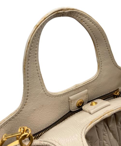 MIU MIU（ミュウミュウ）MIU MIU (ミュウミュウ) マテラッセ 2WAYバッグ アイボリー サイズ:下記参照の古着・服飾アイテム