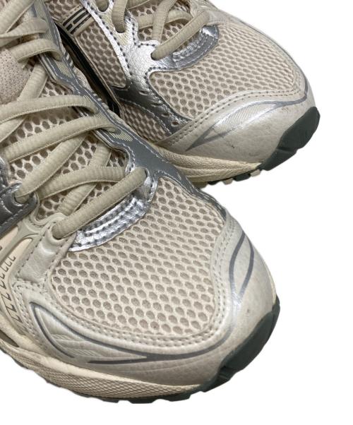 asics（アシックス）asics (アシックス) GEL-KAYANO 14 アイボリー×グレー サイズ:25cmの古着・服飾アイテム