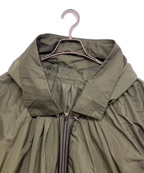 CINOH（チノ）CINOH (チノ) NYLON HOODIE BLOUSON カーキ サイズ:38の古着・服飾アイテム