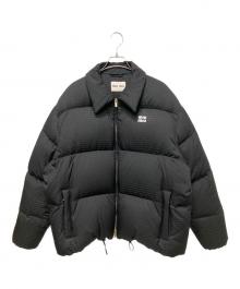 MIU MIU（ミュウミュウ）の古着「ロゴプリント ダウンジャケット」｜ブラック