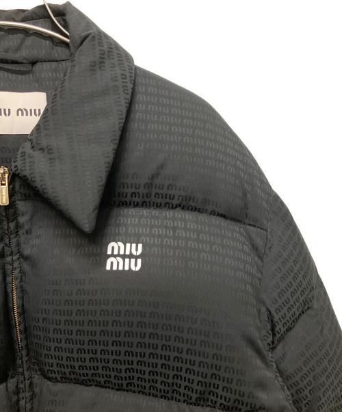 MIU MIU（ミュウミュウ）MIU MIU (ミュウミュウ) ロゴプリント ダウンジャケット ブラック サイズ:44の古着・服飾アイテム