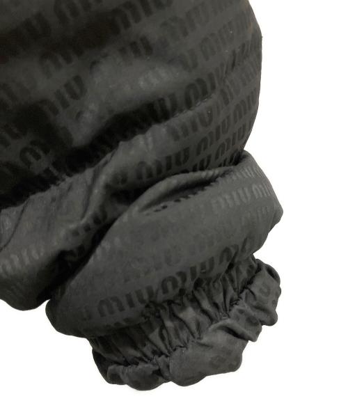 MIU MIU（ミュウミュウ）MIU MIU (ミュウミュウ) ロゴプリント ダウンジャケット ブラック サイズ:44の古着・服飾アイテム
