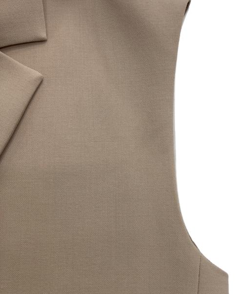 journal standard L'essage（ジャーナルスタンダード レサージュ）journal standard L'essage (ジャーナルスタンダード レサージュ) オーナメントボタン テーラーベスト　24011370030010 ベージュ サイズ:Freeの古着・服飾アイテム