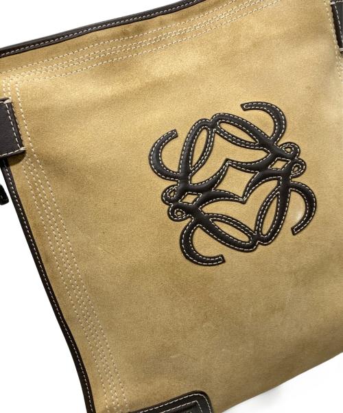 LOEWE（ロエベ）LOEWE (ロエベ) アナグラム スウェードショルダーバッグ ベージュの古着・服飾アイテム