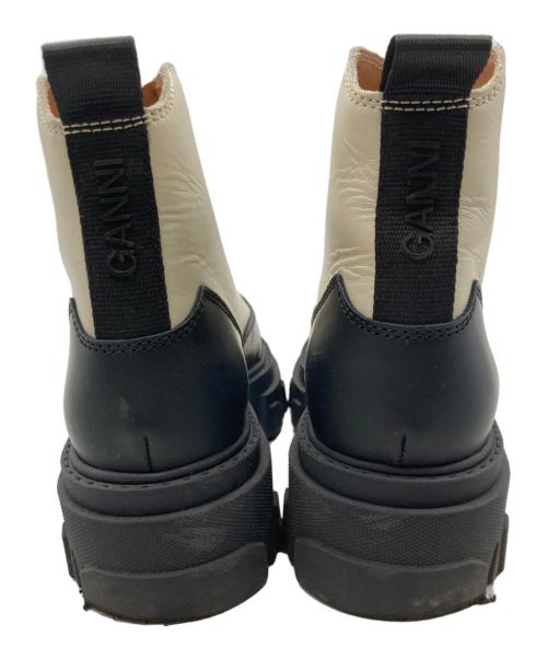 GANNI（ガニー）Ganni (ガニー) フロントジップアンクルブーツ　S1615 873 アイボリー サイズ:37の古着・服飾アイテム