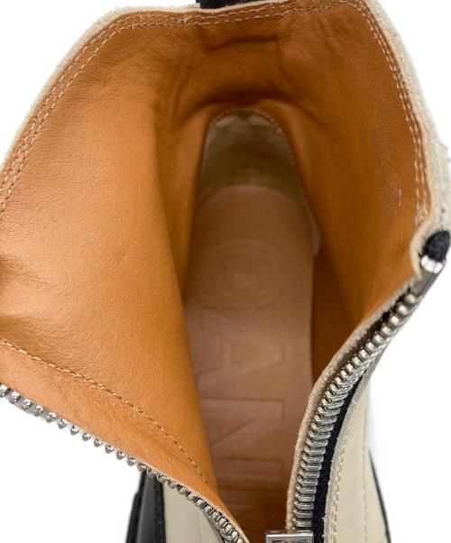 GANNI（ガニー）Ganni (ガニー) フロントジップアンクルブーツ　S1615 873 アイボリー サイズ:37の古着・服飾アイテム