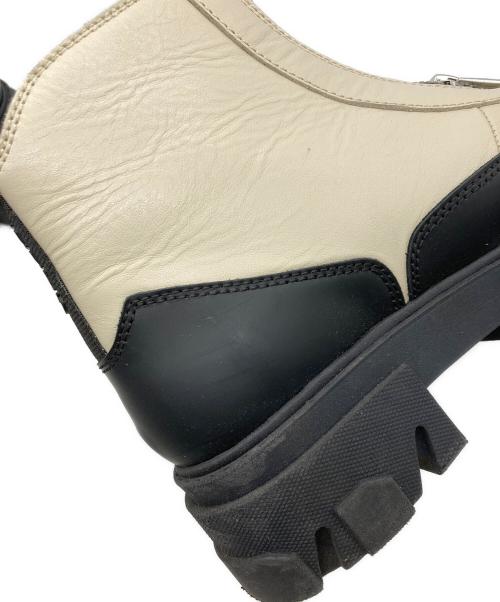 GANNI（ガニー）Ganni (ガニー) フロントジップアンクルブーツ　S1615 873 アイボリー サイズ:37の古着・服飾アイテム