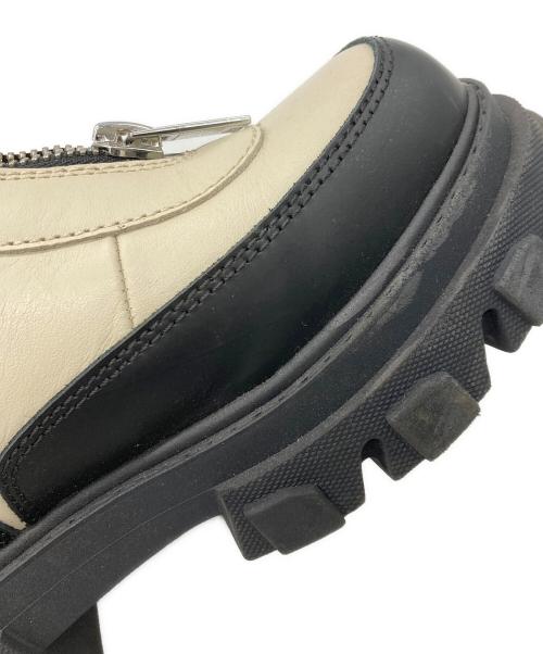 GANNI（ガニー）Ganni (ガニー) フロントジップアンクルブーツ　S1615 873 アイボリー サイズ:37の古着・服飾アイテム