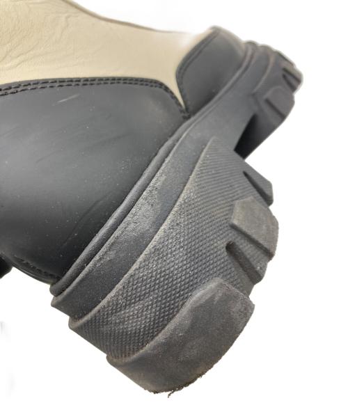 GANNI（ガニー）Ganni (ガニー) フロントジップアンクルブーツ　S1615 873 アイボリー サイズ:37の古着・服飾アイテム