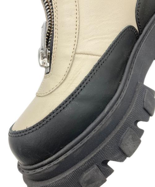 GANNI（ガニー）Ganni (ガニー) フロントジップアンクルブーツ　S1615 873 アイボリー サイズ:37の古着・服飾アイテム