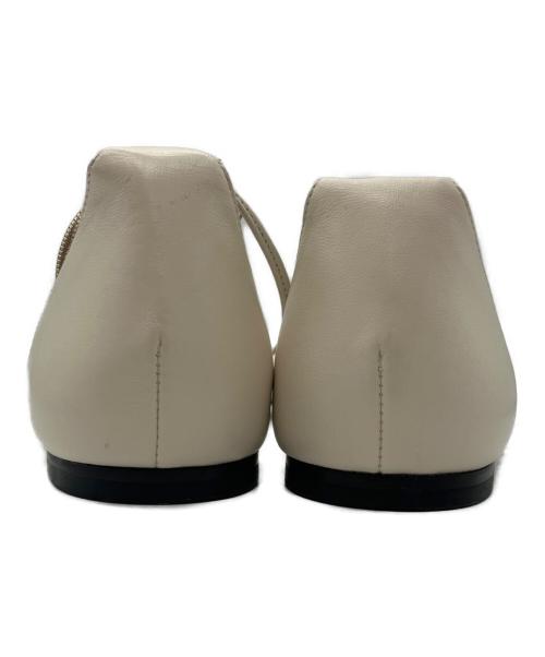 JIMMY CHOO（ジミーチュウ）JIMMY CHOO (ジミーチュウ) チェーンアンクルストラップサンダル ホワイト サイズ:37の古着・服飾アイテム