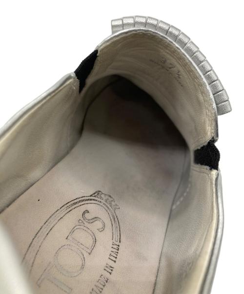 TOD'S（トッズ）TOD'S (トッズ) メタリックフリンジスリッポン シルバー サイズ:37 1/2の古着・服飾アイテム