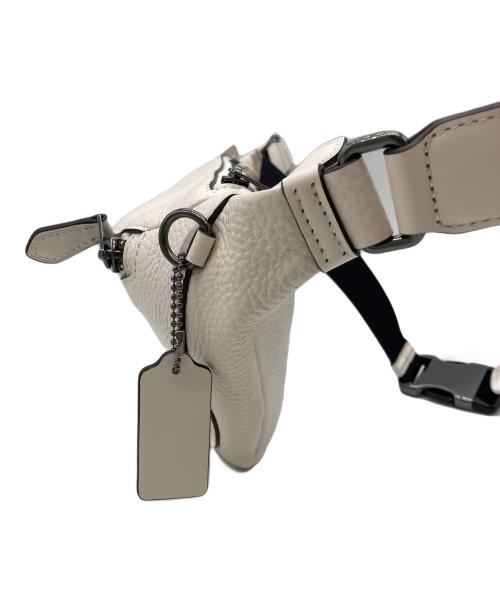 COACH（コーチ）COACH (コーチ) ボディーバッグ アイボリーの古着・服飾アイテム