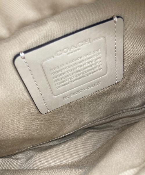 COACH（コーチ）COACH (コーチ) ボディーバッグ アイボリーの古着・服飾アイテム