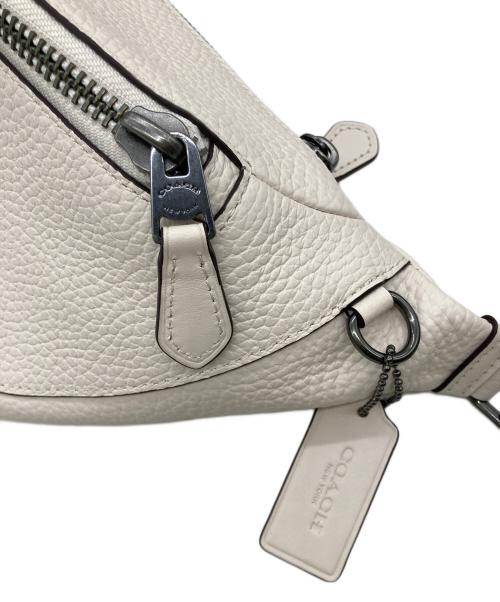 COACH（コーチ）COACH (コーチ) ボディーバッグ アイボリーの古着・服飾アイテム