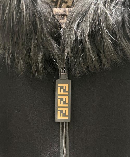 FENDI（フェンディ）FENDI (フェンディ) ファーフード付き ズッカ FF柄 リバーシブルコート ブラック/ベージュ サイズ:40の古着・服飾アイテム
