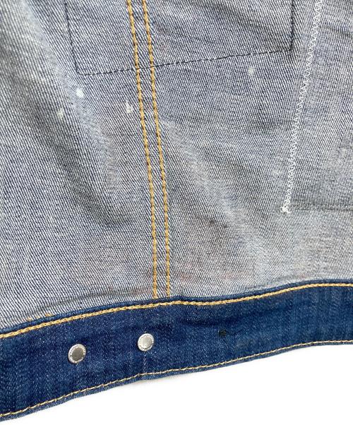 DSQUARED2（ディースクエアード）DSQUARED2 (ディースクエアード) ウォッシュド/クラッシュ加工・バックマルチプリント付きデニムジャケット インディゴ サイズ:46の古着・服飾アイテム
