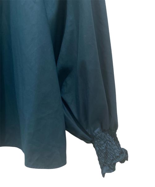 ADORE（アドーア）ADORE (アドーア) シャーリングスタンドカラーブラウス グリーン サイズ:38の古着・服飾アイテム