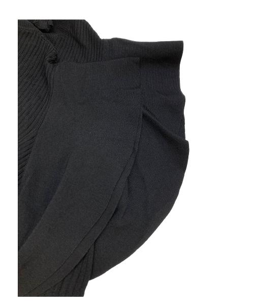 HER LIP TO（ハーリップトゥ）HER LIP TO (ハーリップトゥ) Ruffle Sleeve Belted Knit Dress ブラック サイズ:S 未使用品の古着・服飾アイテム