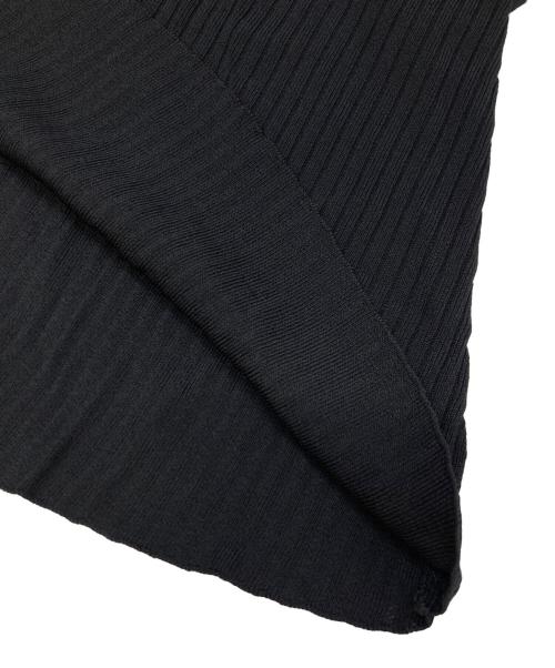 HER LIP TO（ハーリップトゥ）HER LIP TO (ハーリップトゥ) Ruffle Sleeve Belted Knit Dress ブラック サイズ:S 未使用品の古着・服飾アイテム