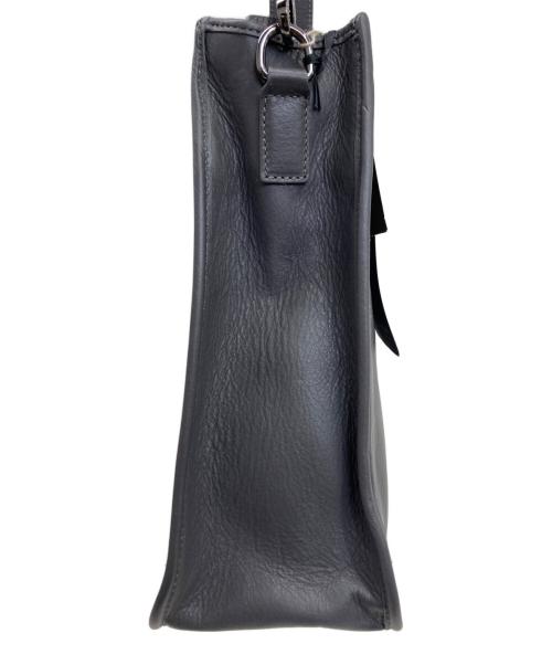 IO PELLE（イオペレ）IO PELLE (イオペレ) ear PAPILLONNER (イアパピヨネ) チェスラウンドショルダーバッグ グレーの古着・服飾アイテム