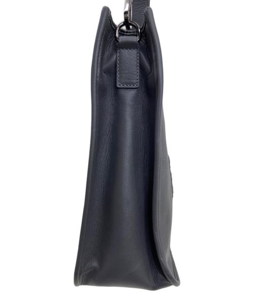 IO PELLE（イオペレ）IO PELLE (イオペレ) ear PAPILLONNER (イアパピヨネ) チェスラウンドショルダーバッグ グレーの古着・服飾アイテム