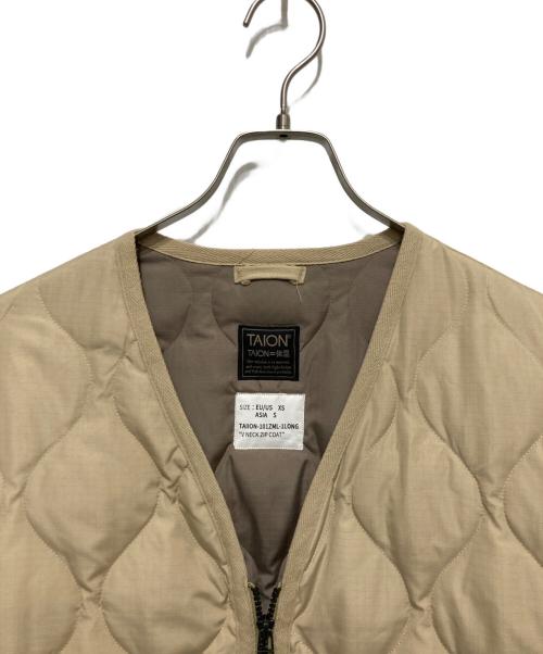 TAION（タイオン）TAION (タイオン) ミリタリーVネックジップダウンコート ベージュ サイズ:Sの古着・服飾アイテム