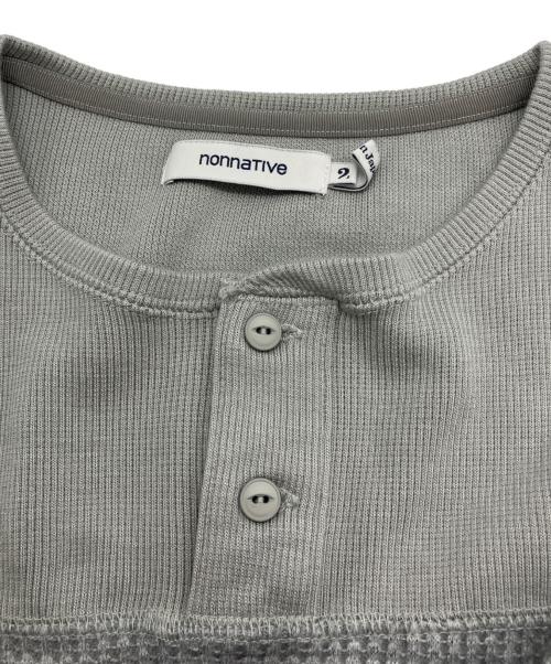 nonnative（ノンネイティブ）nonnative (ノンネイティブ) HUNTER HENLEY NECK L/S TEE A/P/W THERMAL グレー サイズ:2の古着・服飾アイテム