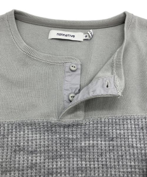 nonnative（ノンネイティブ）nonnative (ノンネイティブ) HUNTER HENLEY NECK L/S TEE A/P/W THERMAL グレー サイズ:2の古着・服飾アイテム