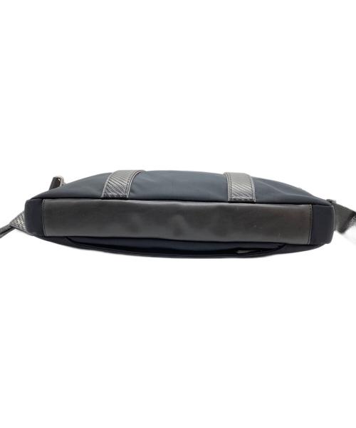 TUMI（トゥミ）TUMI (トゥミ) Thornberry triple compartment brief ブラックの古着・服飾アイテム