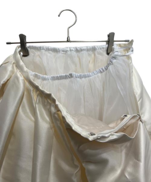 HER.（ハー）HER. (ハー) シャイニーギャザーフレアスカート アイボリー サイズ:2の古着・服飾アイテム