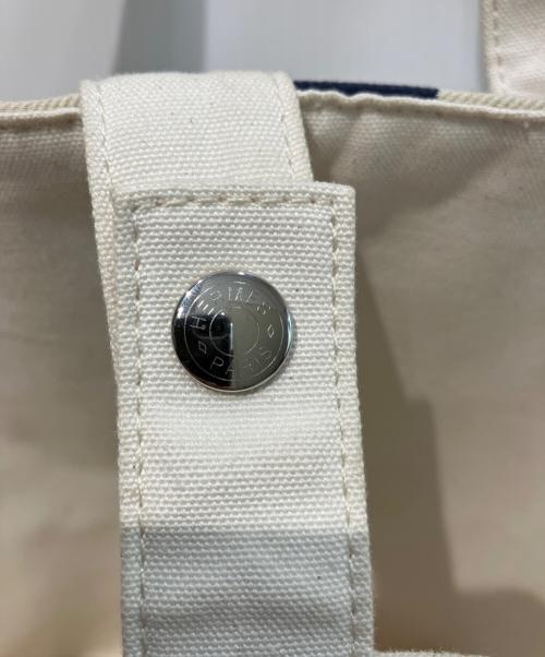 HERMES（エルメス）HERMES (エルメス) パニエドプラージュPM トートバッグ アイボリー×ブルーの古着・服飾アイテム