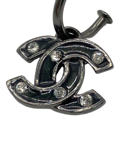 CHANEL（シャネル）CHANEL (シャネル) ココマークピアス シルバー×ブラックの古着・服飾アイテム