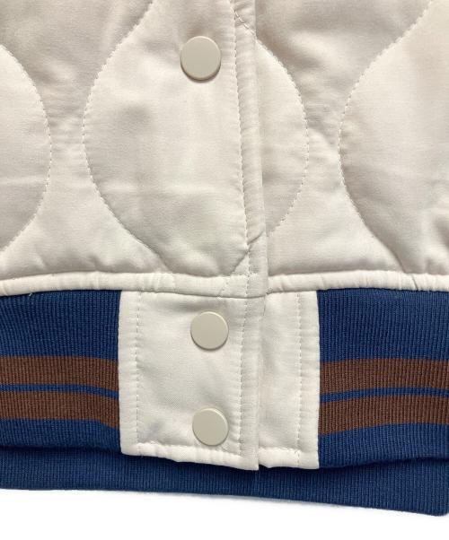 MILK FED.（ミルクフェド）MILK FED. (ミルクフェド) LOGO PATCH QUILTED JACKET ベージュ サイズ:Mの古着・服飾アイテム