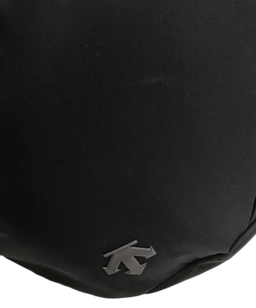 DESCENTE ALLTERRAIN（デザイント オルテライン）DESCENTE ALLTERRAIN (デザイント オルテライン) スリングバッグ ブラックの古着・服飾アイテム