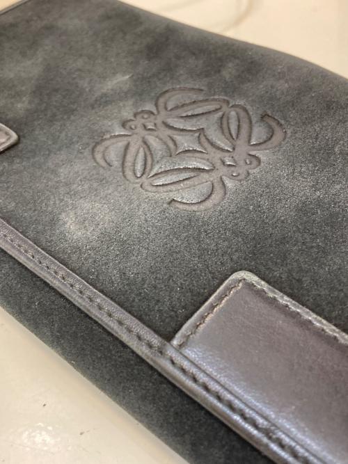 LOEWE（ロエベ）LOEWE (ロエベ) アナグラムスウェードレザーロングウォレット ブラックの古着・服飾アイテム