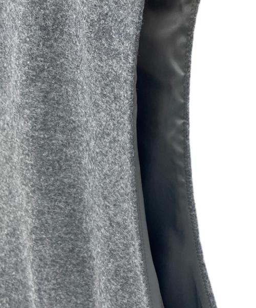 23区（ニジュウサンク）23区 (ニジュウサンク) ウールミルドジャージー ボックスタック ジャンパースカート グレー サイズ:40 未使用品の古着・服飾アイテム