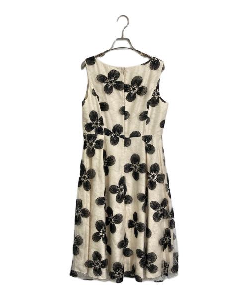 Diagram GRACE CONTINENTAL（ダイアグラム グレースコンチネンタル）Diagram GRACE CONTINENTAL (ダイアグラム グレースコンチネンタル) バイカラーフラワーワンピース アイボリー サイズ:38の古着・服飾アイテム