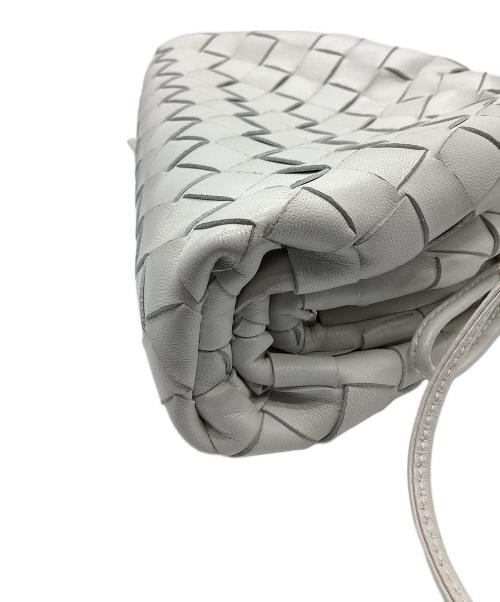 BOTTEGA VENETA（ボッテガベネタ）BOTTEGA VENETA (ボッテガベネタ) THE MINI POUCH BAG ホワイトの古着・服飾アイテム