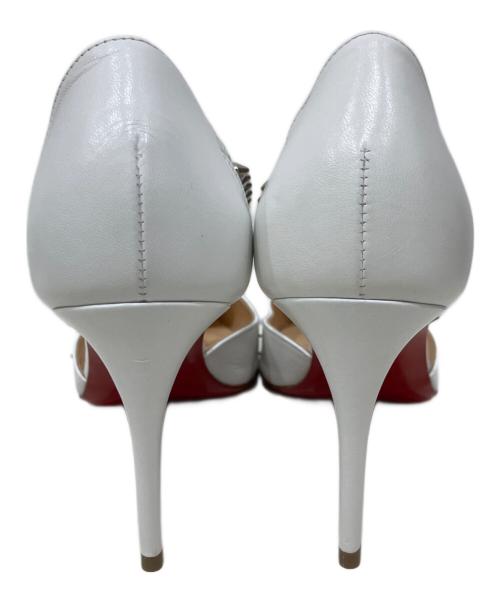 Christian Louboutin（クリスチャン・ルブタン）Christian Louboutin (クリスチャン・ルブタン) スタッズヒールパンプス ホワイト サイズ:35 1/2の古着・服飾アイテム