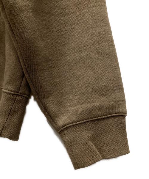 FOG ESSENTIALS（フィアオブゴッド エッセンシャル）FOG ESSENTIALS (フィアオブゴッド エッセンシャル) バックロゴプルオーバーパーカー カーキ サイズ:Mの古着・服飾アイテム