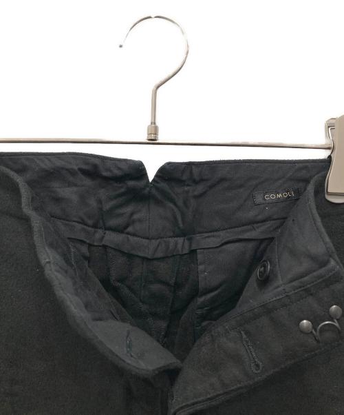 COMOLI（コモリ）COMOLI (コモリ) モールスキン バックストラップパンツ ブラック サイズ:2の古着・服飾アイテム