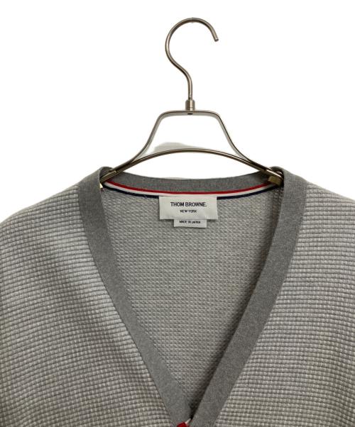 Thom Browne（トムブラウン）Thom Browne (トムブラウン) ワッフルポケットカーディガン グレー サイズ:00の古着・服飾アイテム