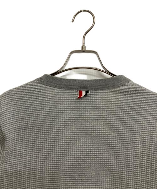 Thom Browne（トムブラウン）Thom Browne (トムブラウン) ワッフルポケットカーディガン グレー サイズ:00の古着・服飾アイテム